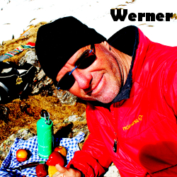 <b>Werner Schuh</b> begleitet viele Fahrer auf Pisten oder im freien Gelände. - Werner